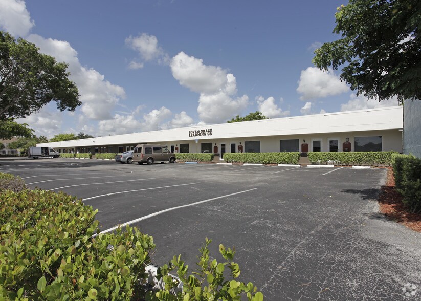 253 SW 27th Ave, Fort Lauderdale, FL for lease - Primary Photo - Image 1 of 5