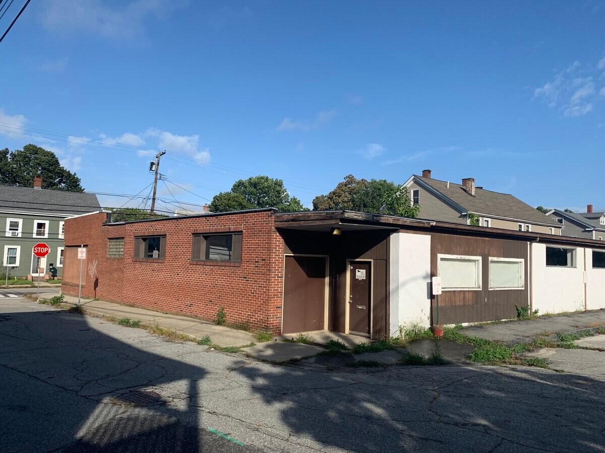 42 Mechanic St, Danielson, CT 06239