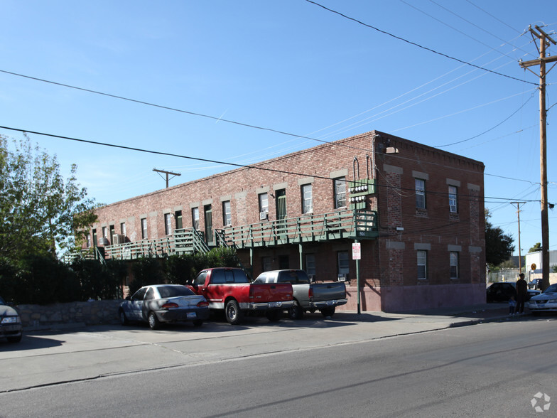 Chihuahua Street Apartments portfolio of 3 properties for sale on LoopNet.com - Primary Photo - Image 3 of 5