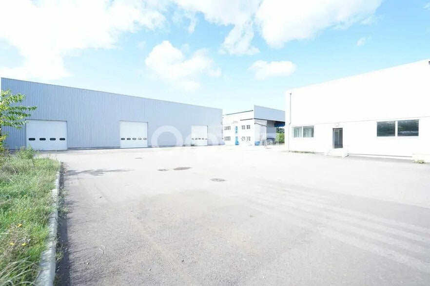 Flex in Saint-Priest for lease - Building Photo - Image 2 of 3