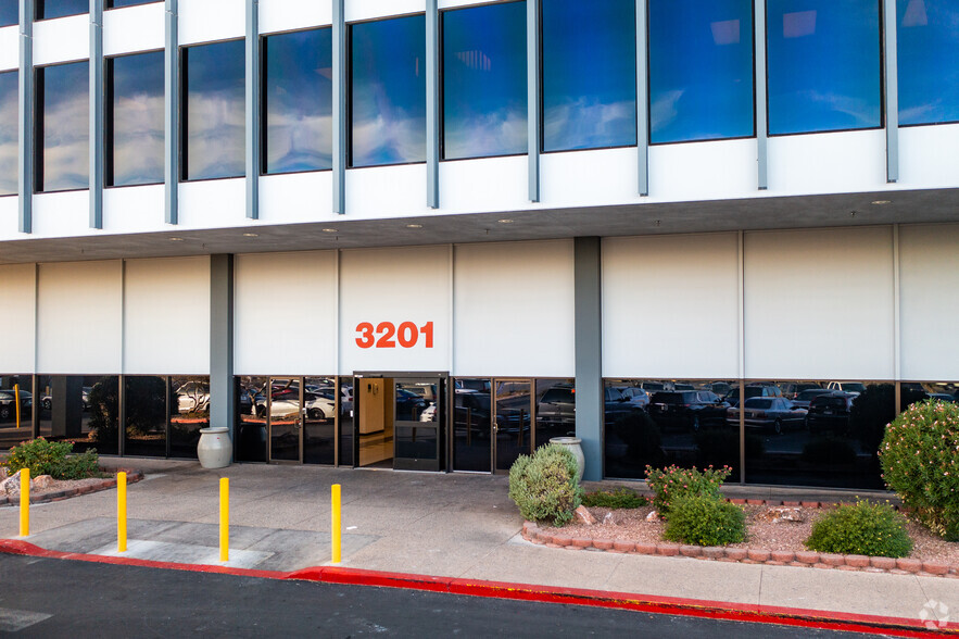 3201 S Maryland Pky, Las Vegas, NV for lease - Building Photo - Image 3 of 4