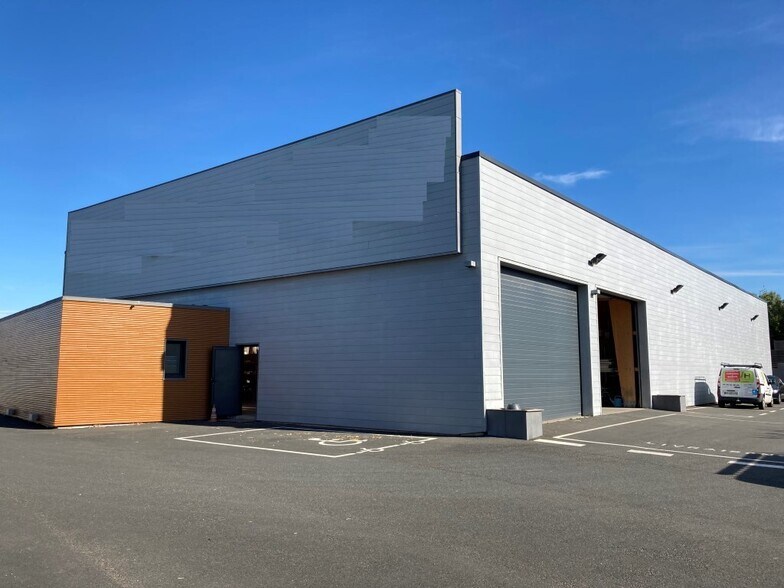 Flex in PONT-L'ABBE for lease - Building Photo - Image 2 of 3