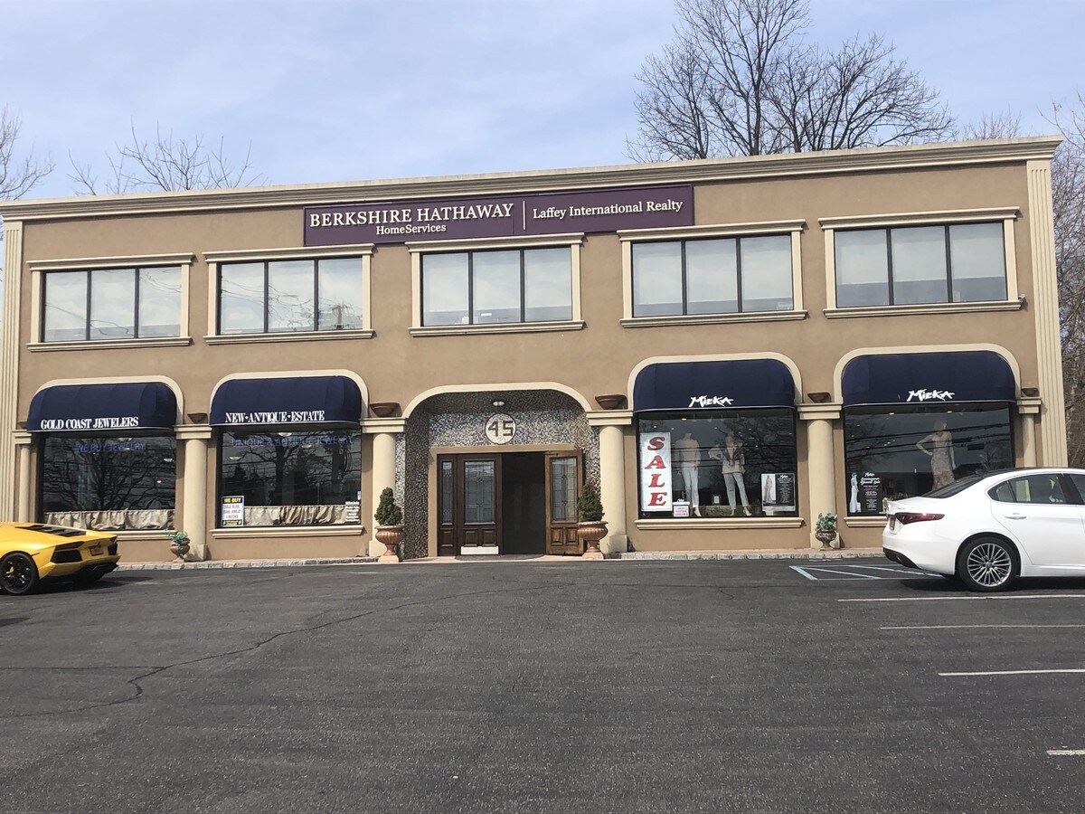 45 Glen Cove Rd, Greenvale, NY 11548