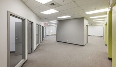 5400-5490 Boul Thimens, Saint-Laurent, QC for lease Interior Photo- Image 1 of 2