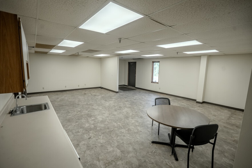 811 Pine St, Saint Croix Falls, WI for sale - Building Photo - Image 3 of 8