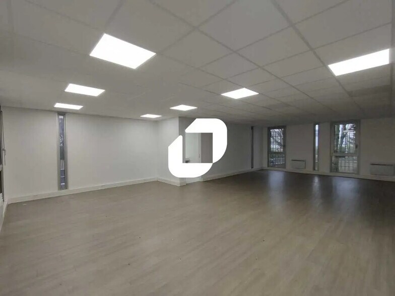 Office in Vélizy-Villacoublay for sale - Building Photo - Image 2 of 38