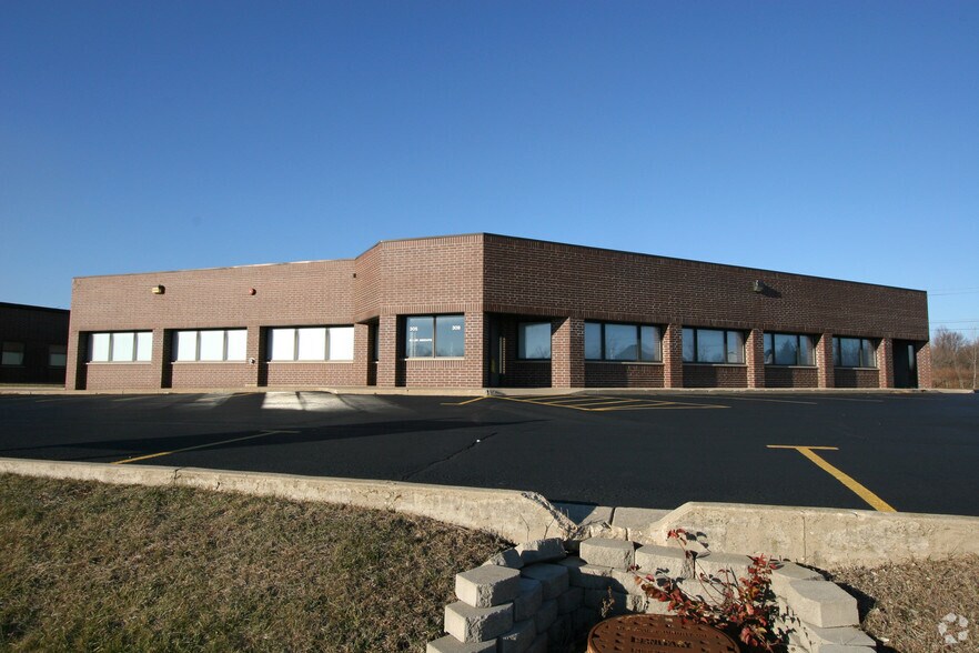 305-317 Oswalt Ave, Batavia, IL for lease - Building Photo - Image 1 of 9