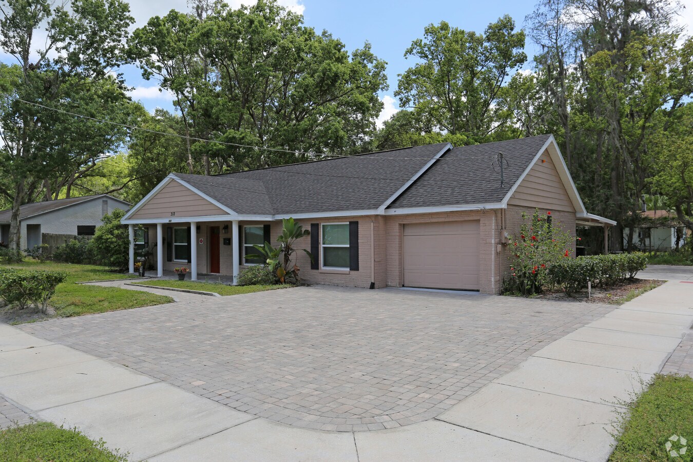 312 W Lutz Lake Fern Rd, Lutz, FL 33548