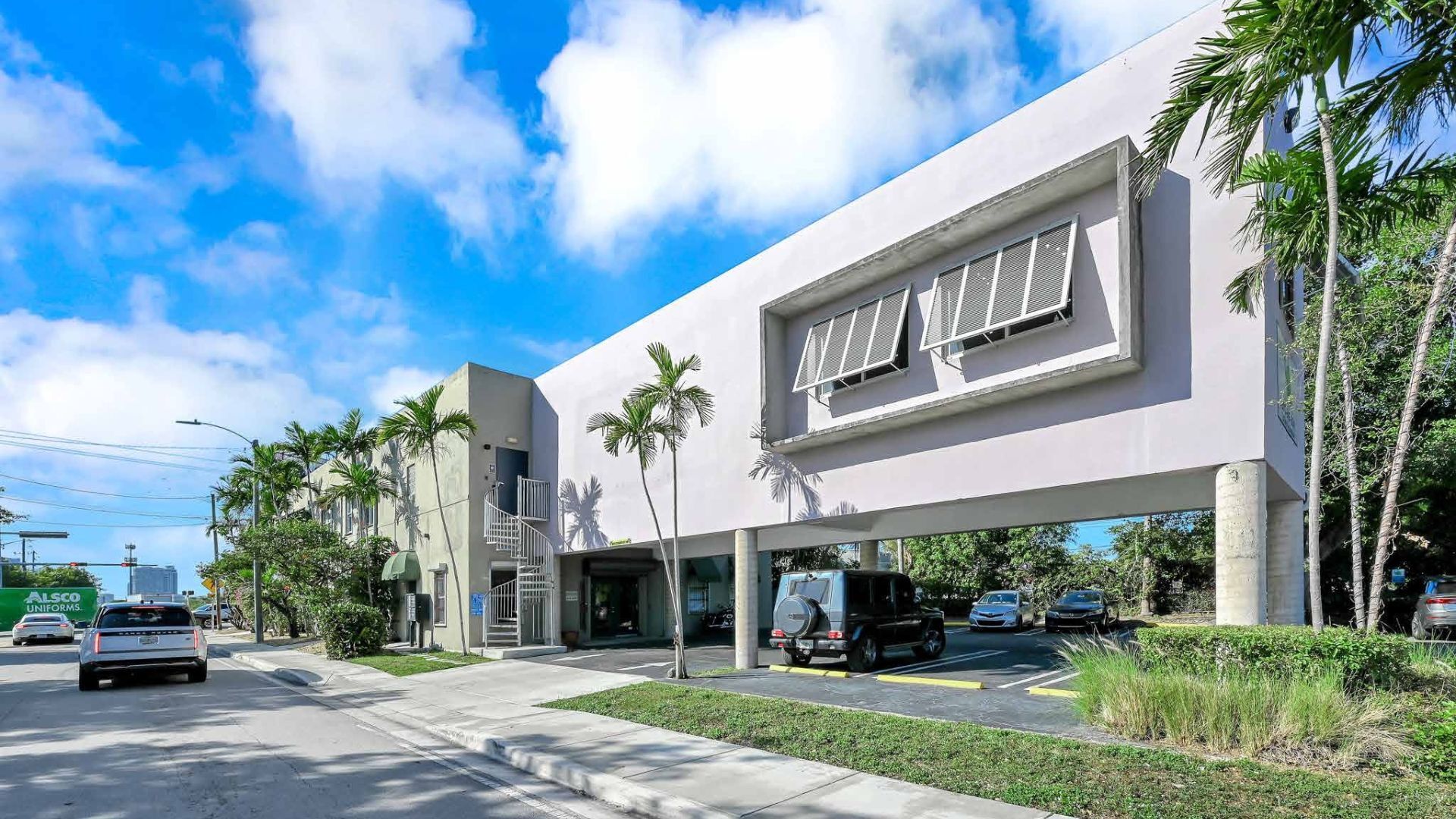 5400 NE 4 Ct, Miami, FL for lease Building Photo- Image 1 of 8