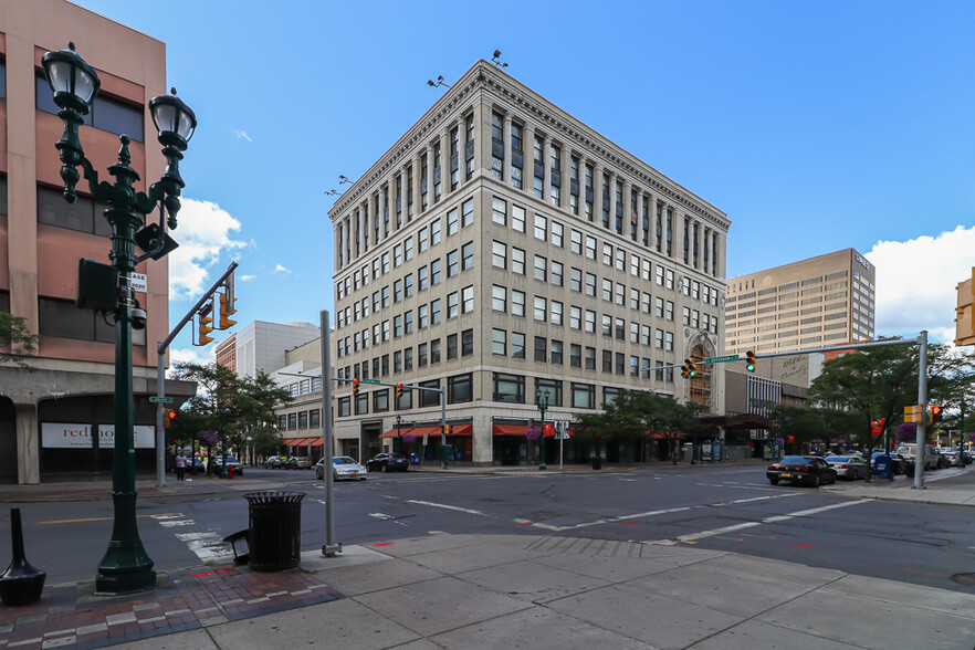 108-122 W Jefferson St, Syracuse, NY for lease - Primary Photo - Image 1 of 6