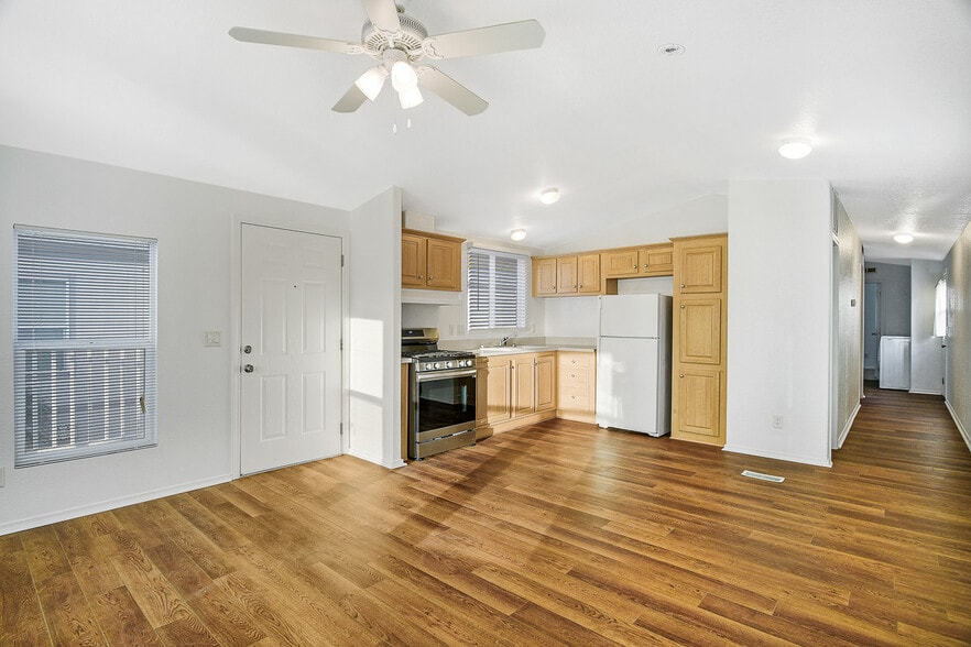 15348 Running Deer Trl, Poway, CA for sale - Interior Photo - Image 2 of 49