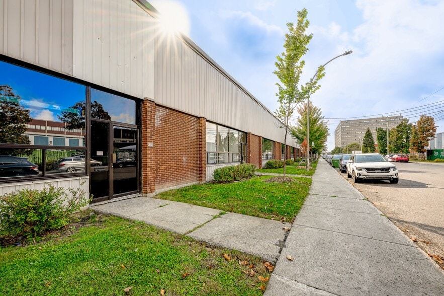 1310-1370 Rue Chabanel O, Montréal, QC for lease - Building Photo - Image 3 of 16