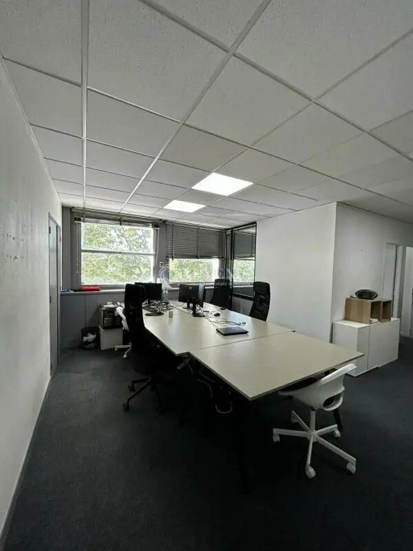 Office in  for lease Interior Photo- Image 1 of 9