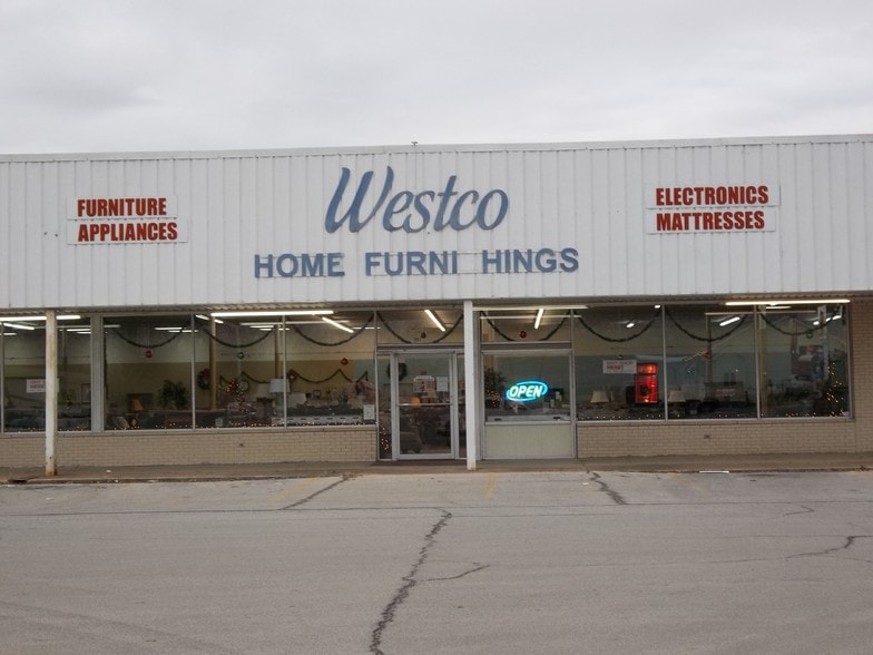 1403-1515 S Santa Fe Ave, Chanute, KS for lease - Building Photo - Image 3 of 7