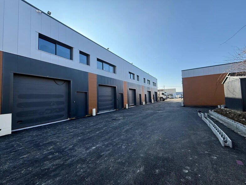 29 Rue Travers Des Champs Guillaume, Cormeilles-en-Parisis for sale - Building Photo - Image 2 of 4