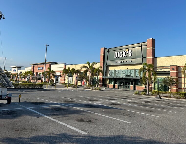 6901 22nd St N, Saint Petersburg, FL for lease - Building Photo - Image 2 of 5