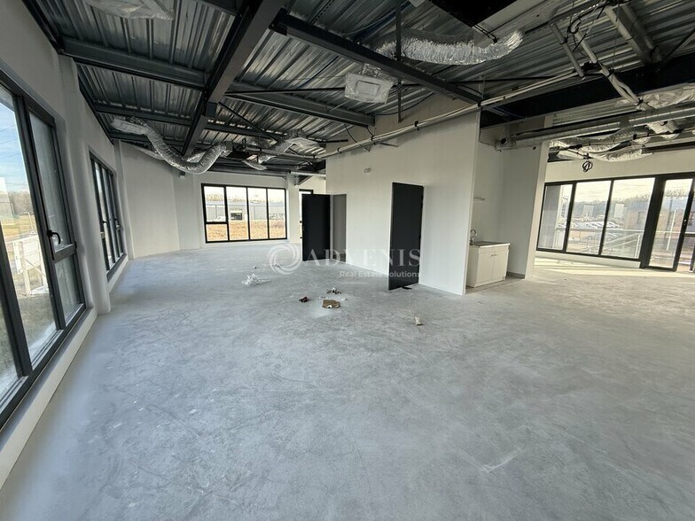 Office in Saran for lease - Building Photo - Image 2 of 8