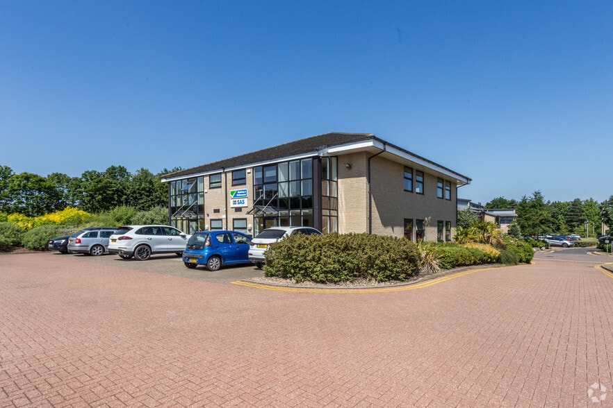 43-44 Commerce Rd, Peterborough for lease - Primary Photo - Image 1 of 6