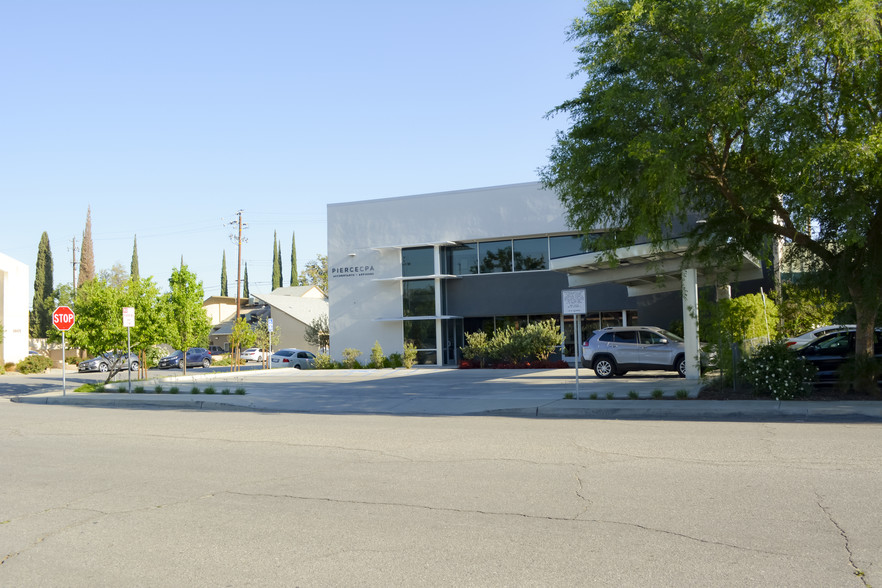 1600 F St, Bakersfield, CA for lease - Building Photo - Image 2 of 14