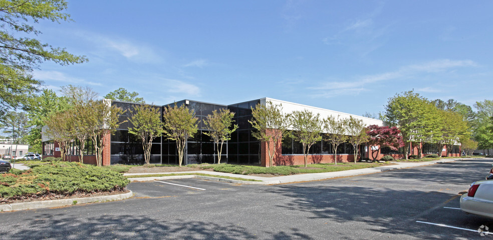 11864 Canon Blvd, Newport News, VA for lease - Building Photo - Image 2 of 5