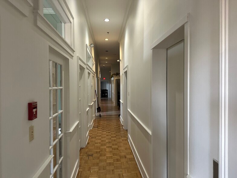 367 W Short St, Lexington, KY for lease - Interior Photo - Image 3 of 5