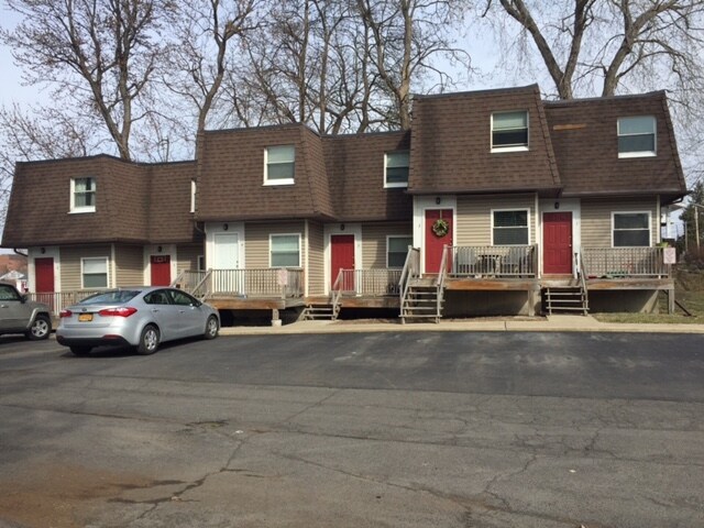 2410 Lavin Ct, Troy, NY for sale - Building Photo - Image 1 of 1