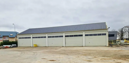 Flex in Lèves for lease Building Photo- Image 1 of 5