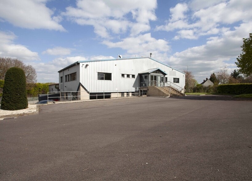 5-6 Mercian Clos, Cirencester for lease - Building Photo - Image 2 of 3