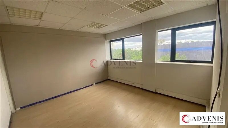 Office in Cenon for lease - Interior Photo - Image 3 of 12
