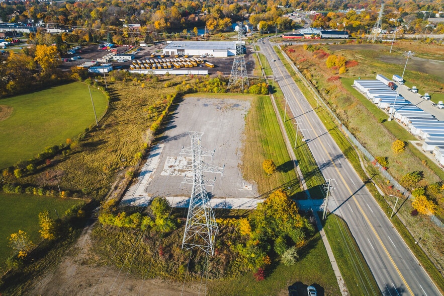 Vacant Land in Pontiac, MI portfolio of 5 properties for sale on LoopNet.com - Aerial - Image 3 of 5