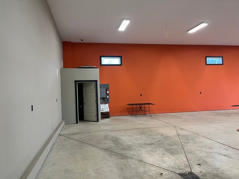 6304 Moncton Dr, Hamburg, NY for lease - Building Photo - Image 3 of 6