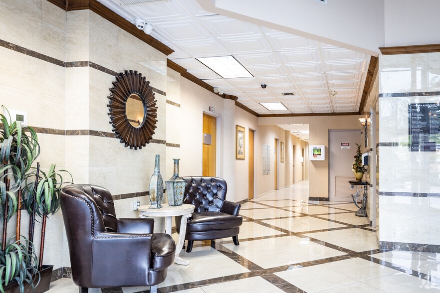 10100 W Sample Rd, Coral Springs, FL for lease - Lobby - Image 3 of 13
