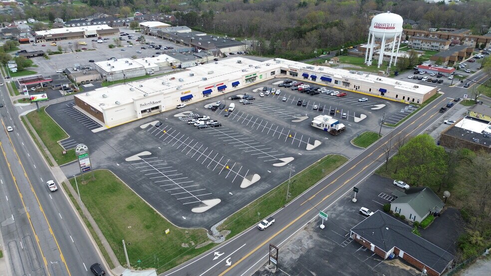 49-125 Cumberland Plz, Crossville, TN for lease - Building Photo - Image 1 of 5