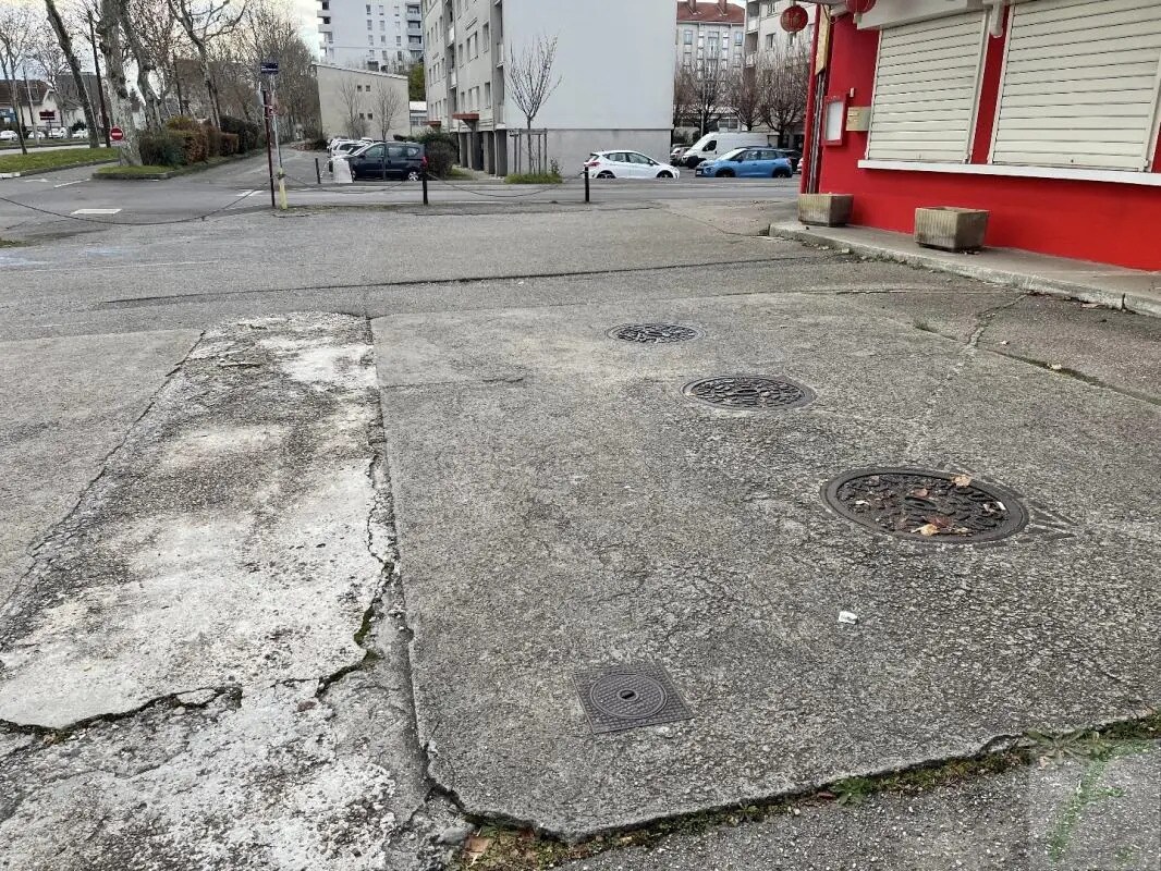 Retail in Échirolles for sale Building Photo- Image 1 of 4