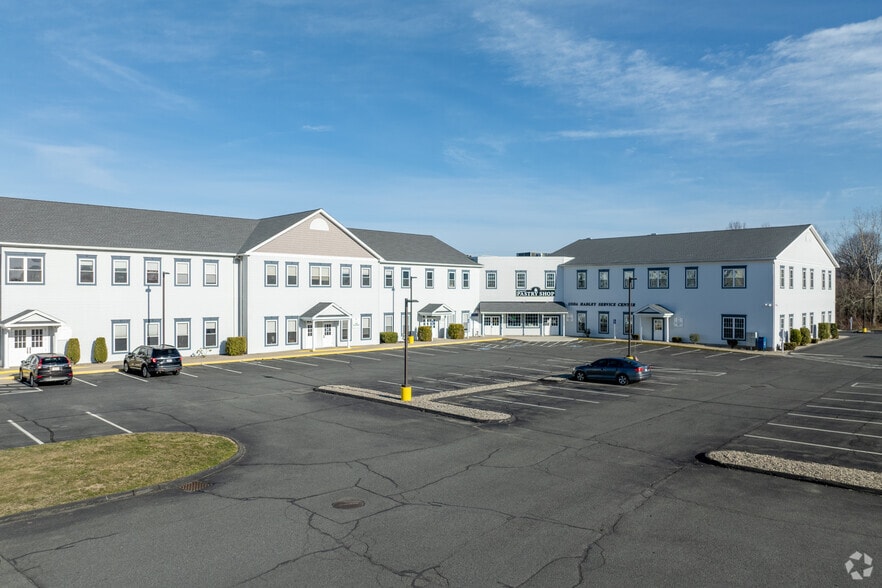 195 Russell St, Hadley, MA for lease - Primary Photo - Image 2 of 3