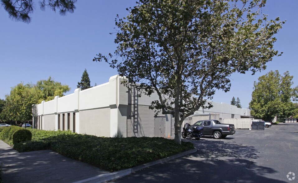 2225 Martin Ave, Santa Clara, CA for lease - Building Photo - Image 2 of 7