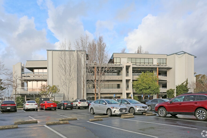 1900 Embarcadero, Oakland, CA for lease - Building Photo - Image 1 of 9