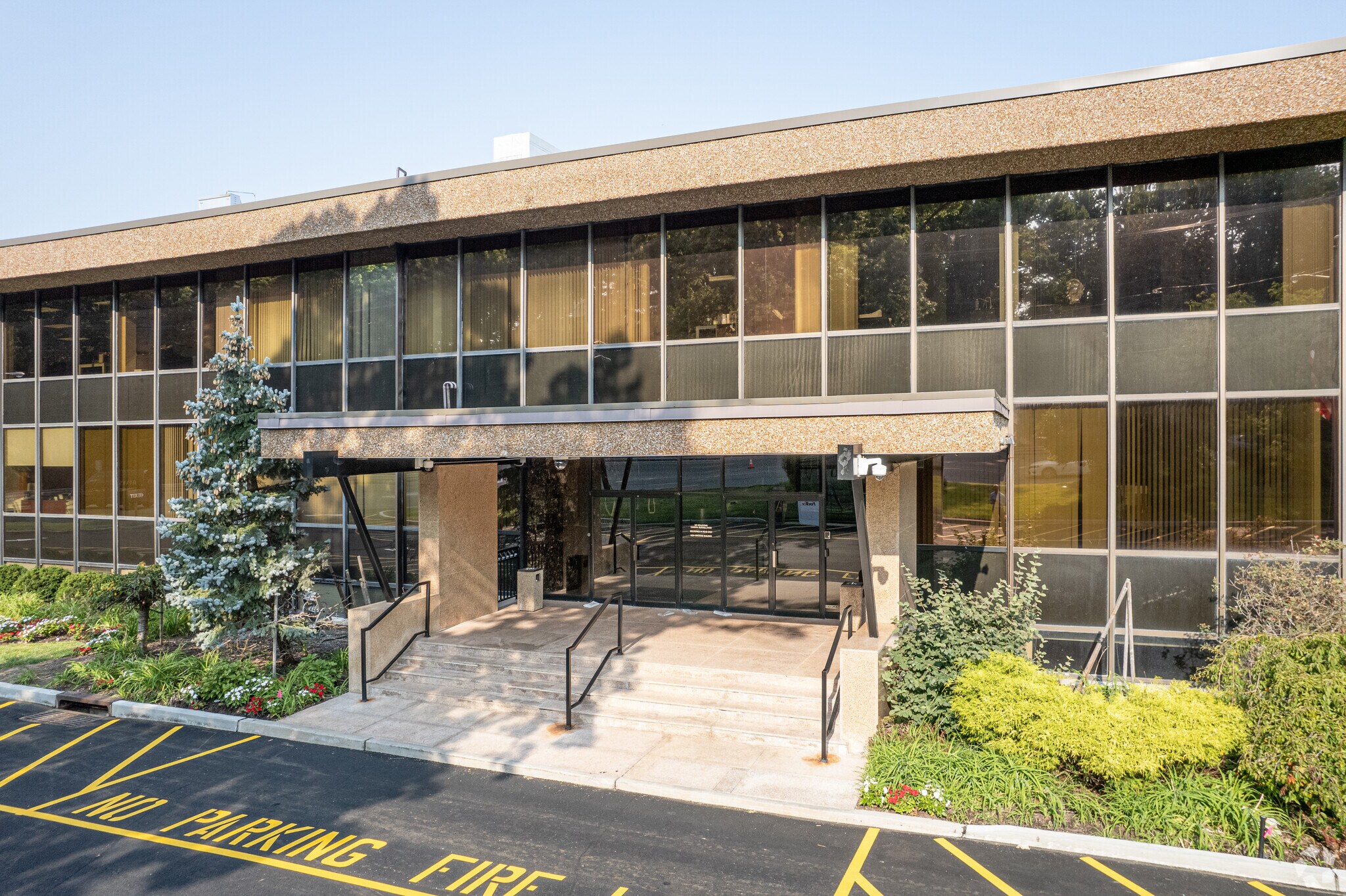 560 Sylvan Ave, Englewood Cliffs, NJ 07632 Goodrich Executive Center