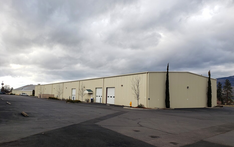 694 Tolman Creek Rd, Ashland, OR for lease - Building Photo - Image 2 of 10