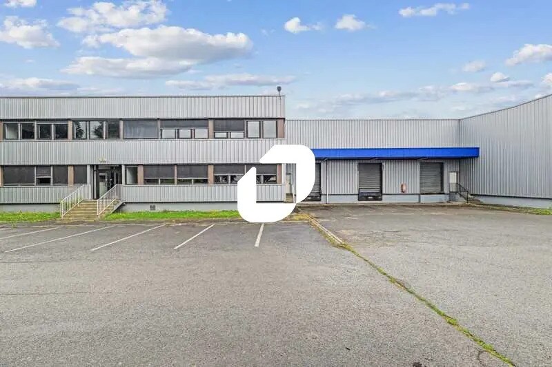 Office in Louvres for lease - Building Photo - Image 1 of 19