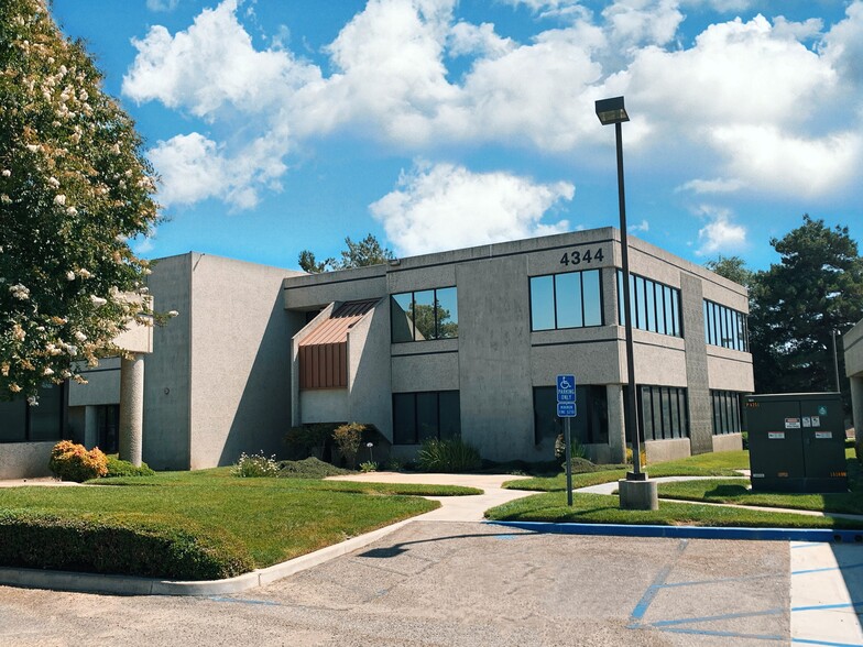 4344 Latham St, Riverside, CA for lease - Building Photo - Image 2 of 6