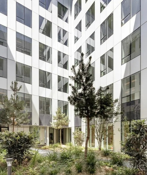 3 Place Louis Renault, Rueil-Malmaison for lease - Building Photo - Image 3 of 5