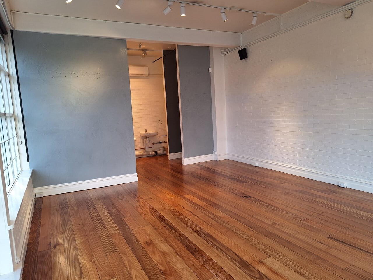 213 Lower Heidelberg Rd, Ivanhoe East for lease Interior Photo- Image 1 of 3