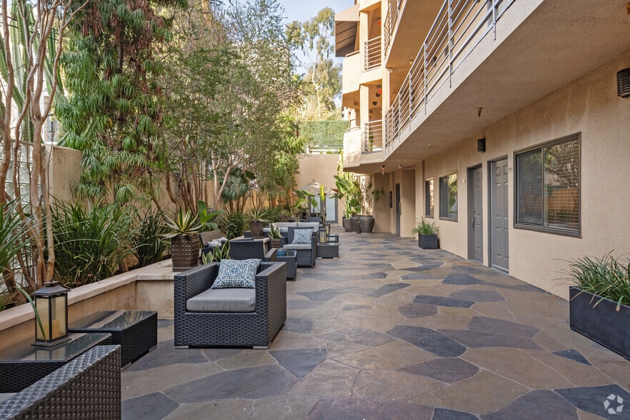 6543 Franklin Ave, Hollywood, CA for sale - Building Photo - Image 3 of 21