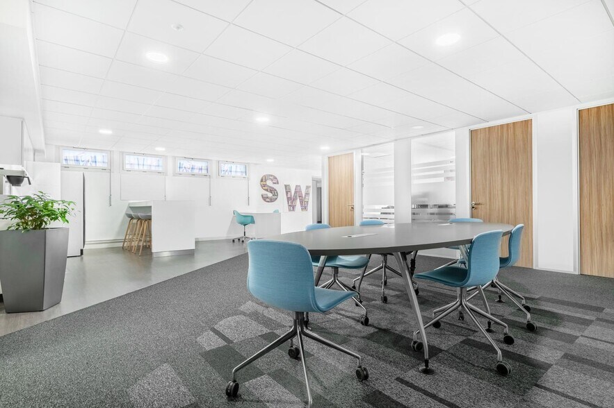 7 Rue Le Bouvier, Bourg-la-Reine for lease - Interior Photo - Image 3 of 14