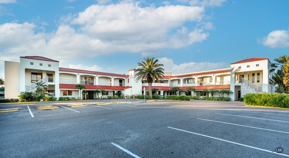 325 5th Ave, Indialantic, FL for lease - Building Photo - Image 1 of 4