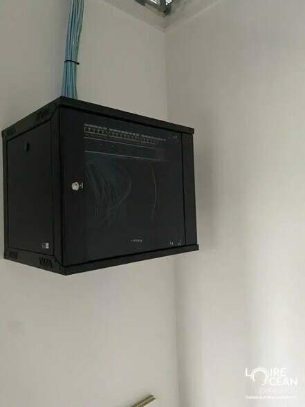 Office in Nantes for lease - Interior Photo - Image 2 of 2