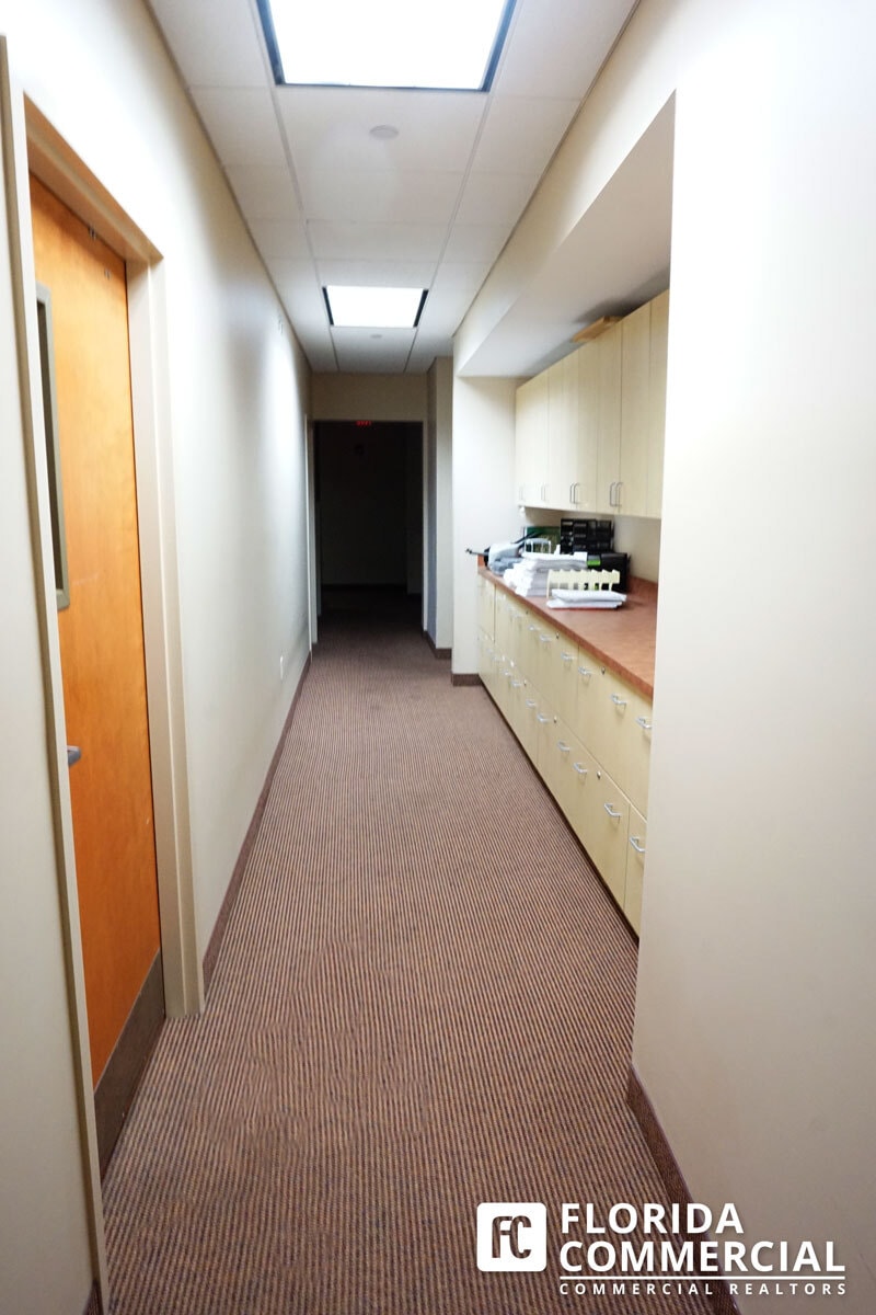 2175-2223 SE Ocean Blvd, Stuart, FL for lease Interior Photo- Image 1 of 19