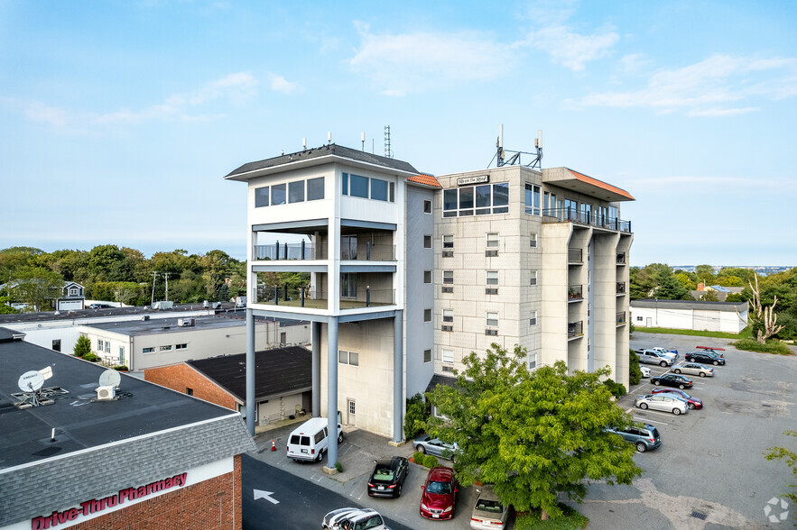 400 Metacom Ave, Bristol, RI for sale - Primary Photo - Image 1 of 1