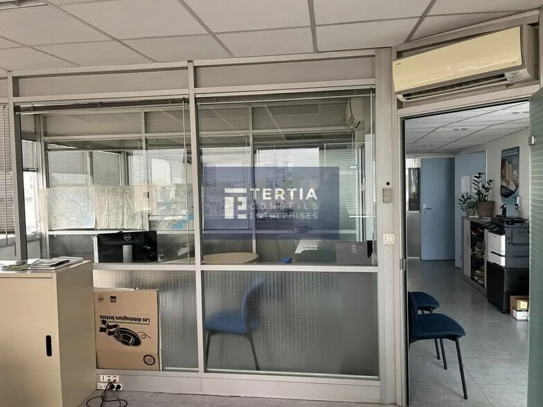 Office in Montpellier for lease - Building Photo - Image 3 of 9